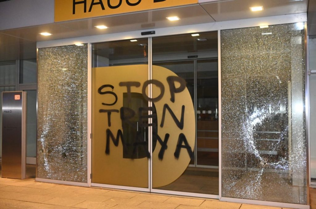Berlin: Anschlag auf DB-Geschäftsstelle