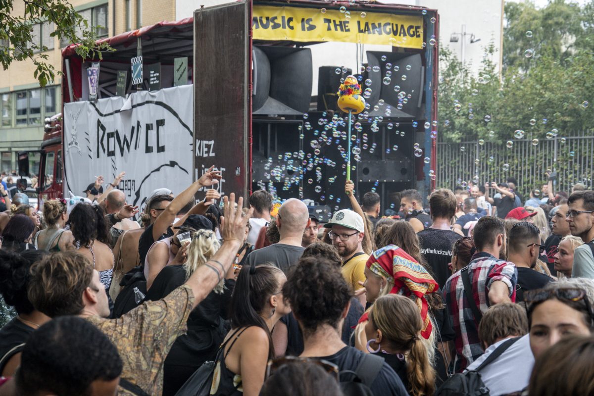 Zug der Liebe 2022, Techno Parade von Prenzlauer Berg bis Moritzplatz. Berlin-Kreuzberg Zug der Liebe 2022, Techno Parade von Prenzlauer Berg bis Kreuzberg.