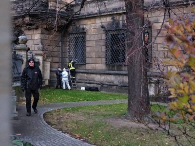 Polizei bei der Spurensicherung nach dem Einbruch der Mitglieder eines Clans in Berlin.