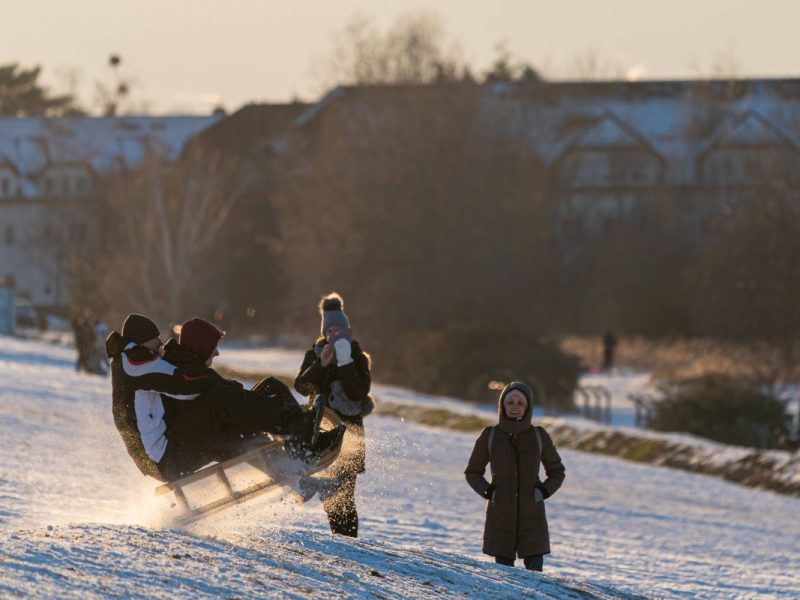 Wetter in Berlin: Wieder Schnee angekündigt – hier findest du die besten Pisten zum Rodeln