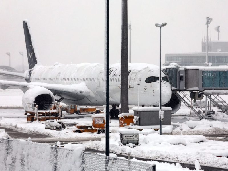 Wetter-Chaos in Deutschland: Glatteis-Unwetter droht ++ Flughafen schließt erneut ++ Tödlicher Schlitten-Unfall