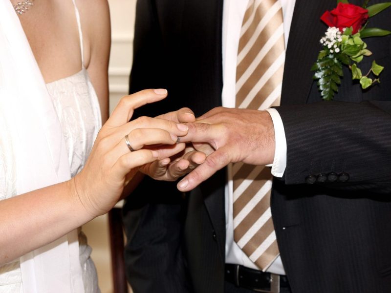 Hochzeit: Paar gibt sich Ja-Wort – wenige Minuten später liegt die Ehe in Trümmern