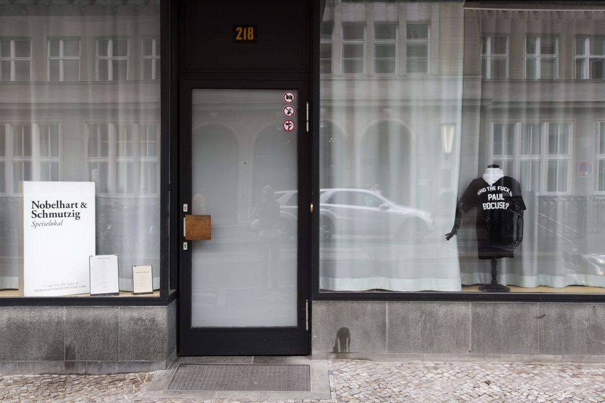 Der Eingang des Ein-Sterne-Restaurants in Berlin 