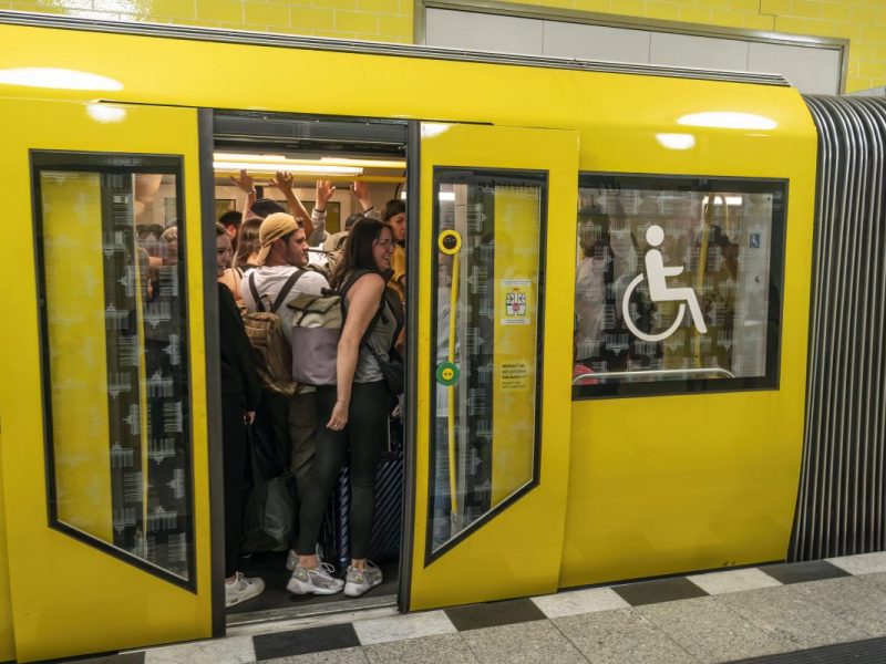 U-Bahn Berlin: Dieser illegale Trend sorgt bei Fahrgästen für Empörung
