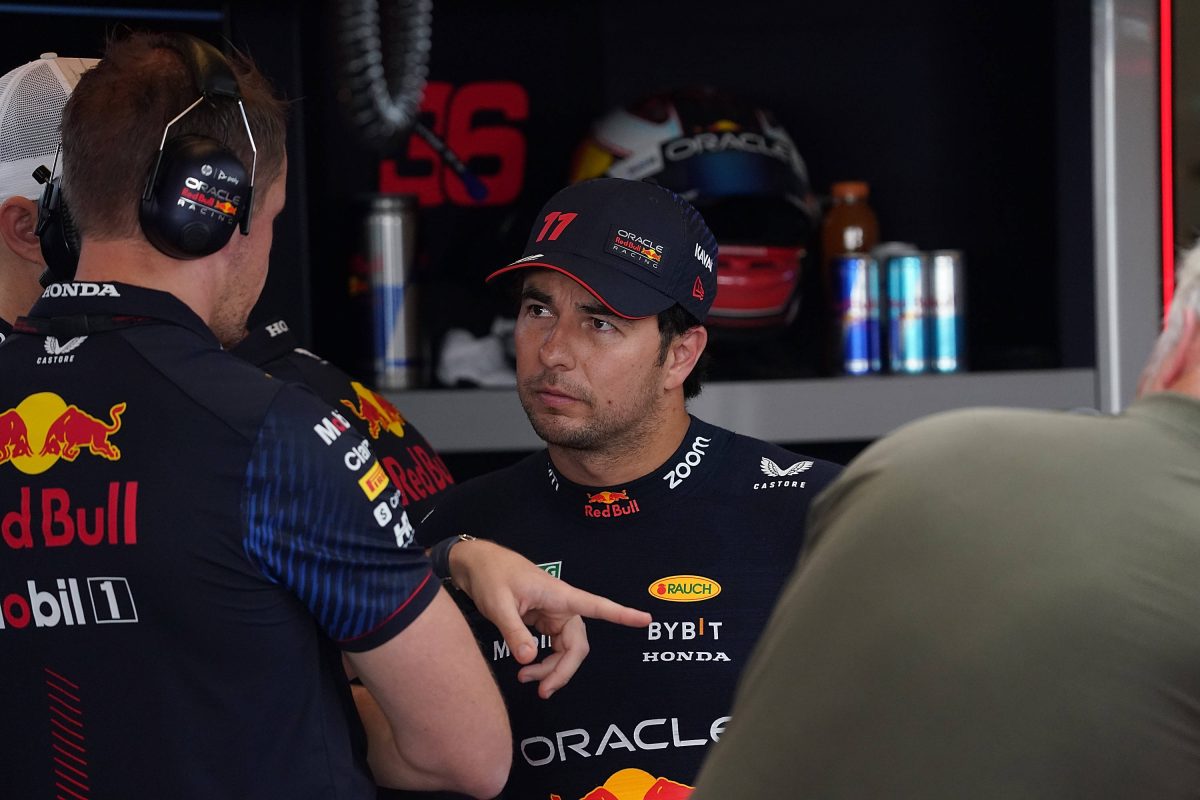 Trotz eines schwachen Jahres bleibt Sergio Perez Fahrer zwei bei Red Bull. Ein Formel-1-Experte erklärt, warum Red Bull sich dazu entschlossen haben könnte.