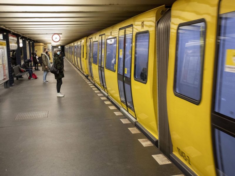 U-Bahn Berlin: Grauenhafter Vorfall zwingt Passagiere zu schnellem Handeln