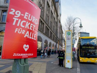 Kunden der BVG und S-Bahn Berlin warten noch immer auf das 29-Euro-Ticket.