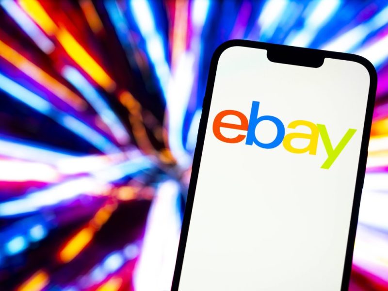 Ebay: Absurder Verkauf bringt Frau richtig viel Geld – Gegenstand soll DIESEM Weltstar gehört haben