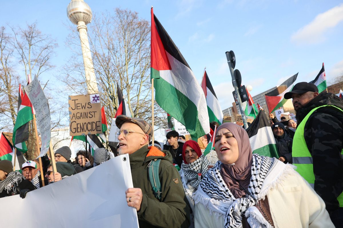 Demo in Berlin für Palästina am Alexanderplatz Ende Januar 2024.