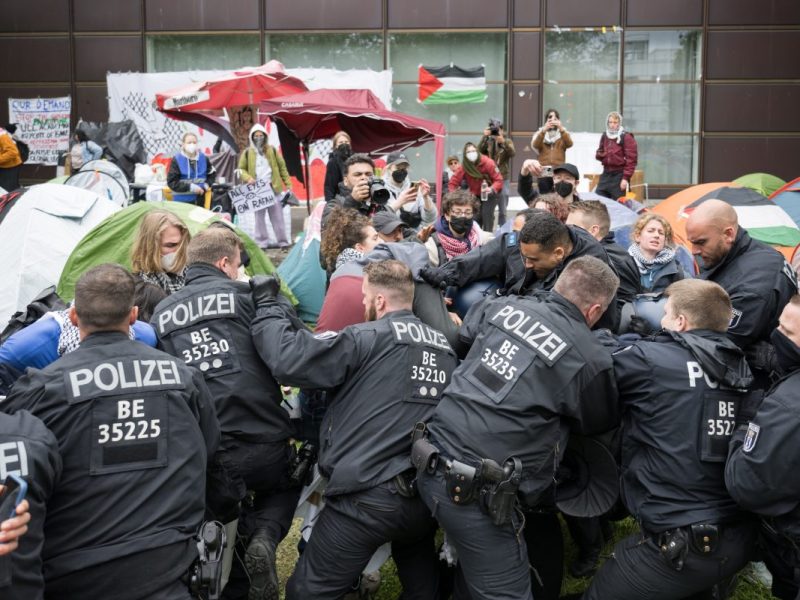 Berlin: Pro-Palästina-Chaos an der FU Berlin! Hunderte Polizisten im Einsatz