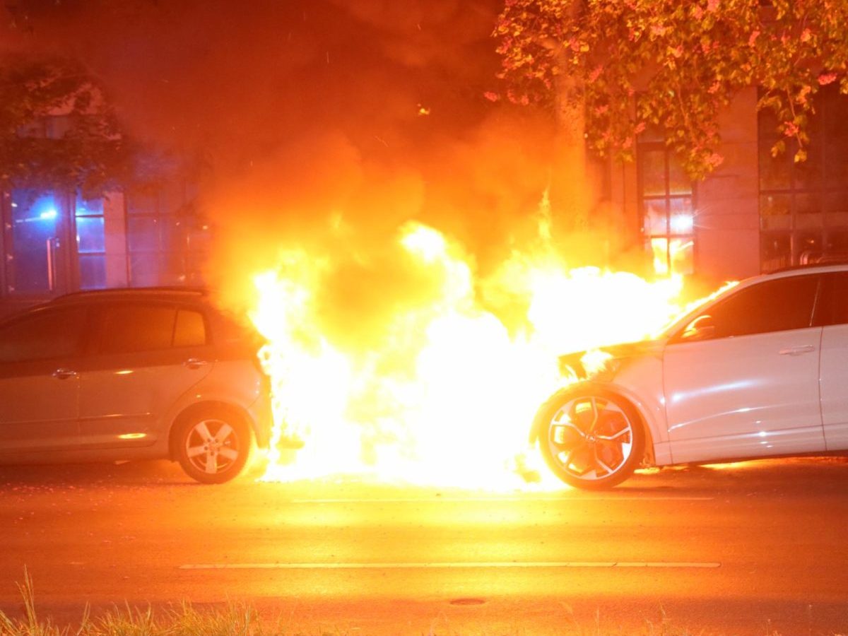 1. Mai in Berlin: Friedliche Demos – dann brennen plötzlich überall die Autos