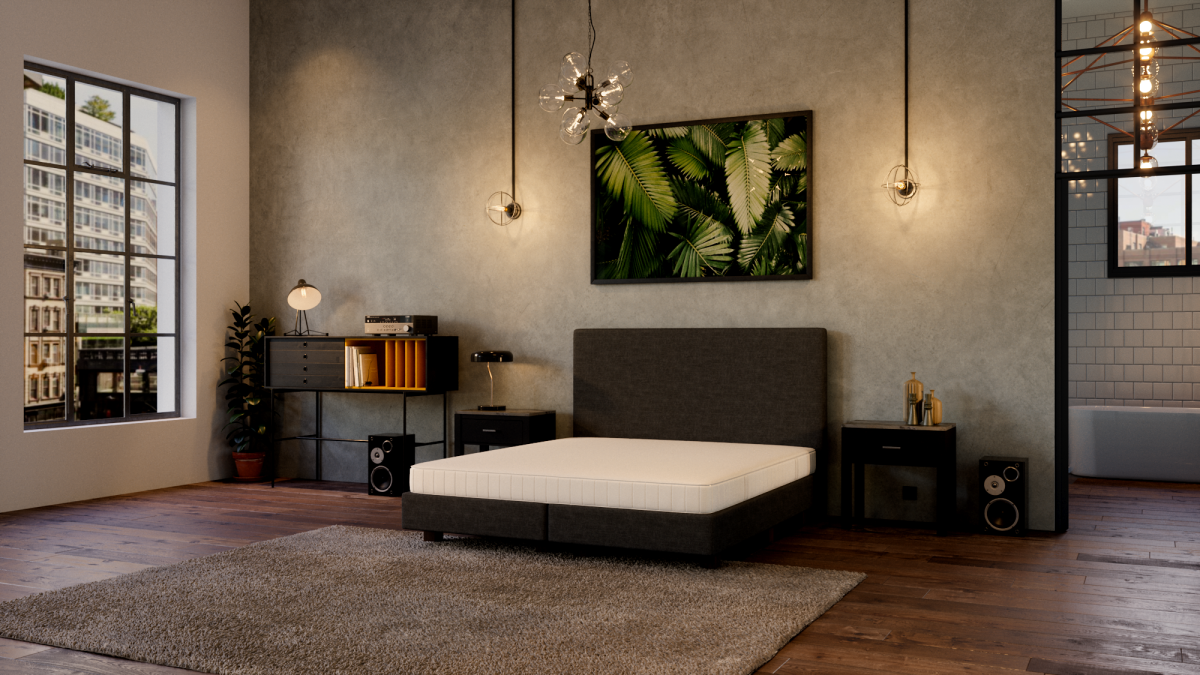 In einem Industrie-Schlafzimmer liegt eine unbezogene Matratze auf einem Bett.