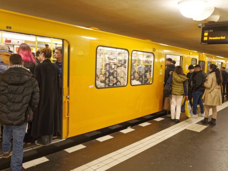 U-Bahn Berlin am Hermannplatz in Neukölln