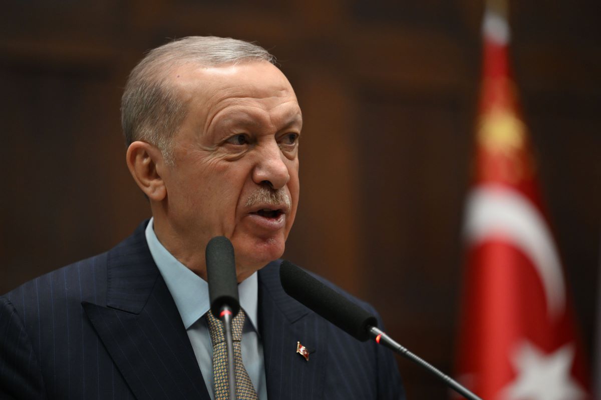 Erdogan erteilt einem oppositionellen TV-Sender eine vorübergehende Sendesperre.