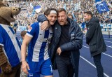 Fabian Reese und Andreas Neuendorf von Hertha BSC jubeln im Olympiastadion.