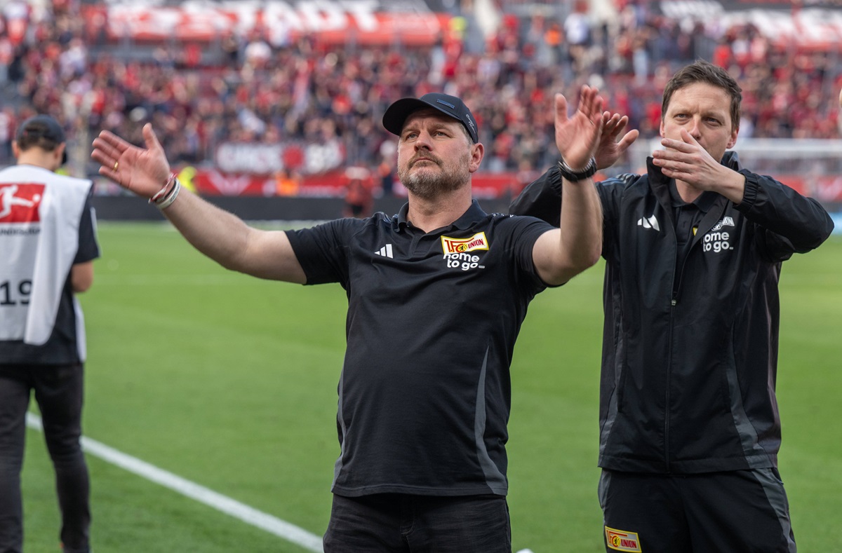 Steffen Baumgart, Trainer von Union Berlin, jubelt in der Kurve