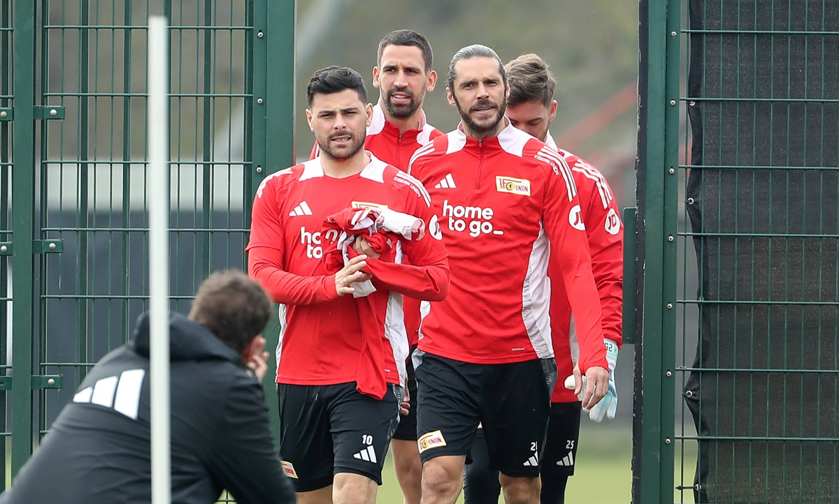 Die Spieler von Union Berlin betreten den Trainingsplatz.