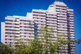 Im Berliner Stadtteil Friedrichshain ist ein Wasserrohr gebrochen.