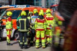 Mitglieder der Berliner Feuerwehr bei einer Übung am Potsdamer Platz.
