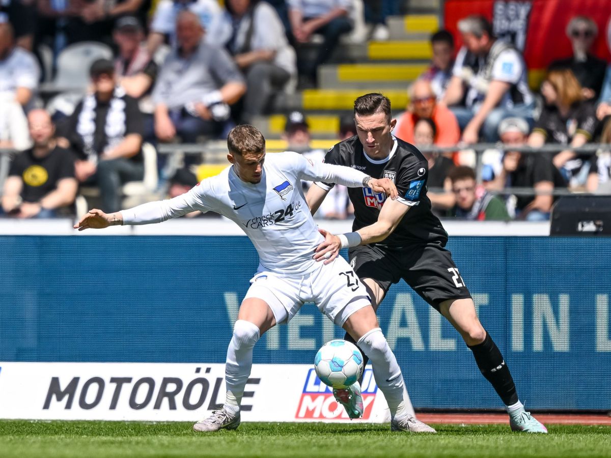Niklas Kolbe (r)