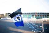 Eine Fahne von Arminia Bielefeld vor dem DFB-Pokal-Finale.