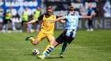 Jonas Sterner geht für Dynamo Dresden in einen Zweikampf. Ein Wechsel zu Hertha BSC ist nicht ausgeschlossen.