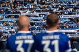 Die Spieler von Hertha BSC stehen nach dem Match vor den Fans in der Ostkurve.