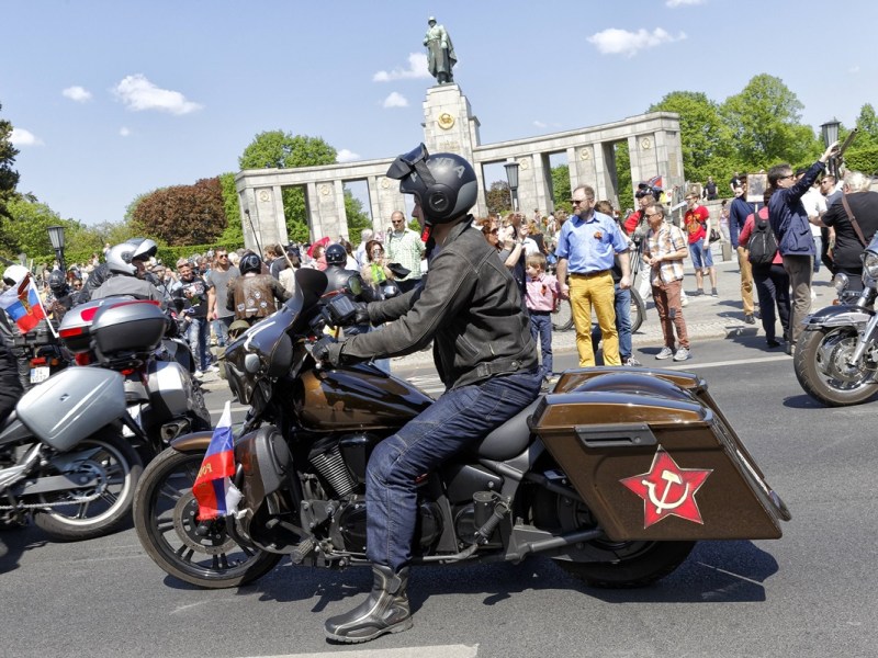 Berliner Polizei wachsam: Wann kommen Putins Russen-Rocker?