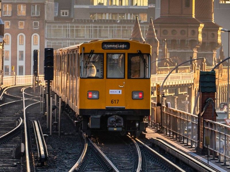 BVG macht es zur Jahresmitte offiziell – Fahrgäste erleben ihr blaues Wunder