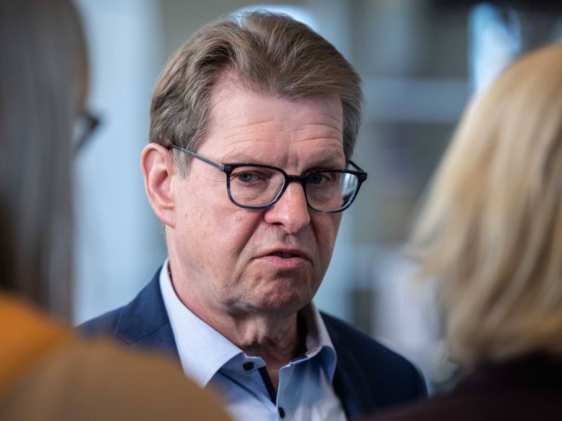 Stegner: Geheimtreffen mit hochrangigen Russen – „Putin-Spitzel rausschmeißen“