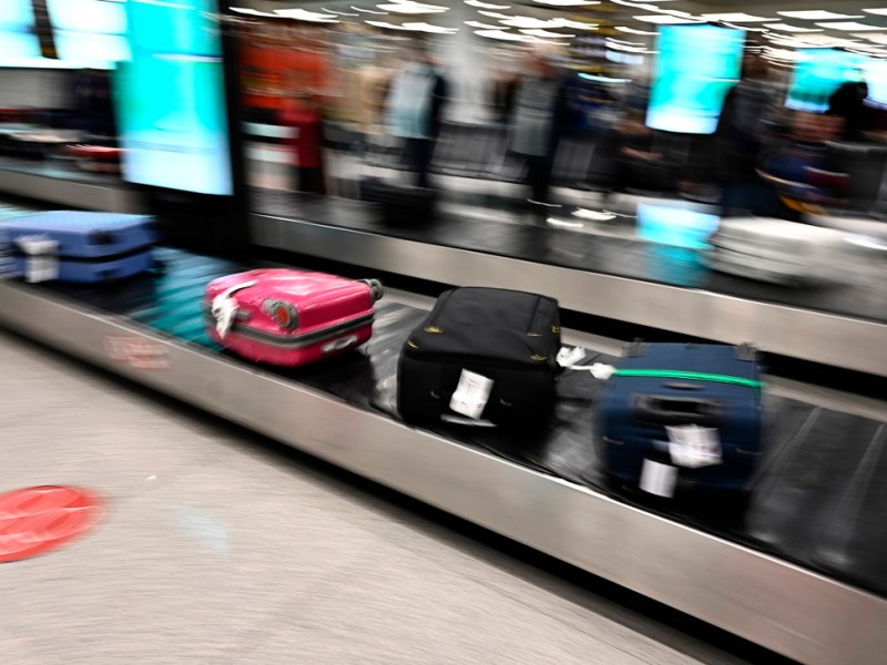 Urlaub auf Mallorca fängt mit Katastrophe an – Frau will Koffer öffnen und fällt aus allen Wolken