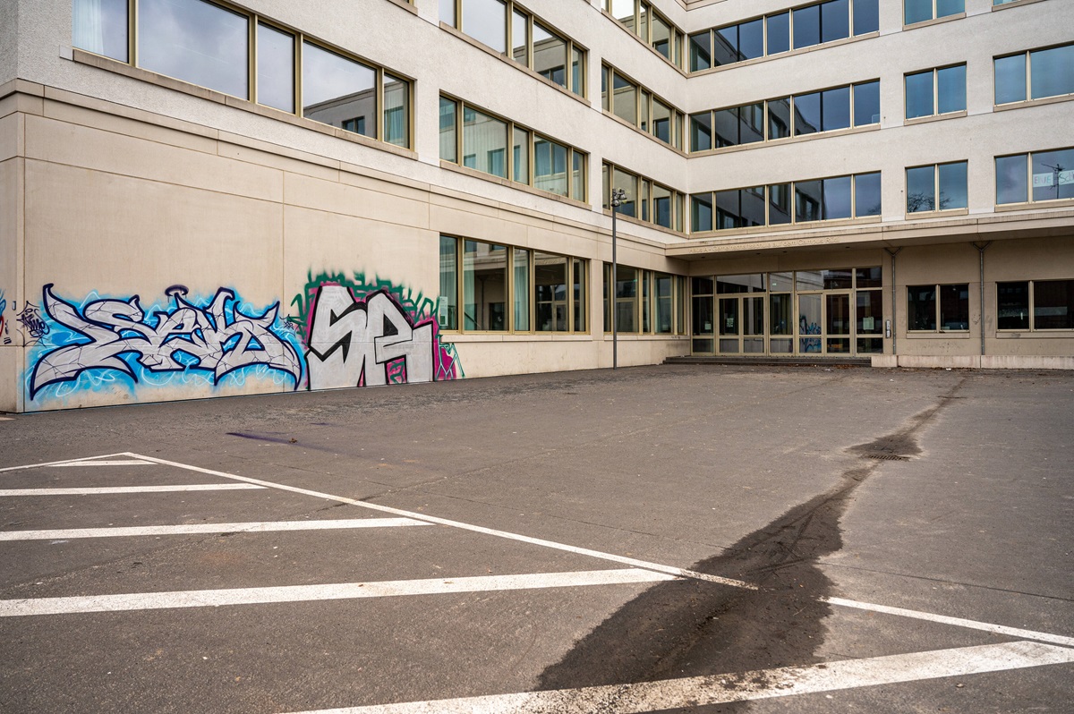 Der leere Schulhof einer Berliner Schule.