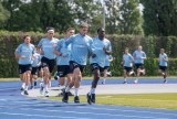 Die Spieler von Hertha BSC laufen beim Mannschaftstraining.