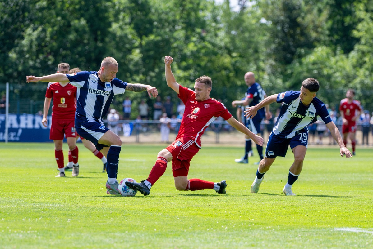Eine Szene aus dem Testspiel zwischen Hertha BSC und Ludwigsfelde.