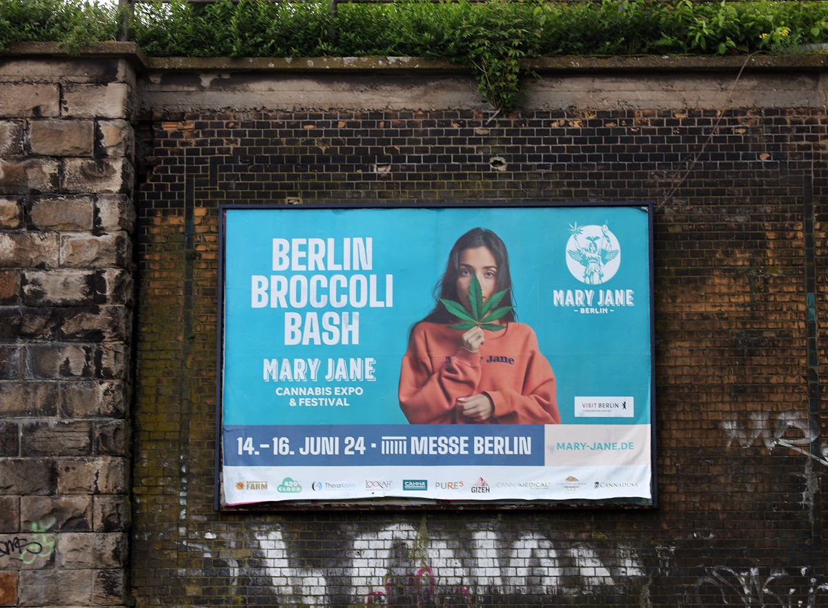 Ein Plakat der Mary Jane 2024 in Berlin.