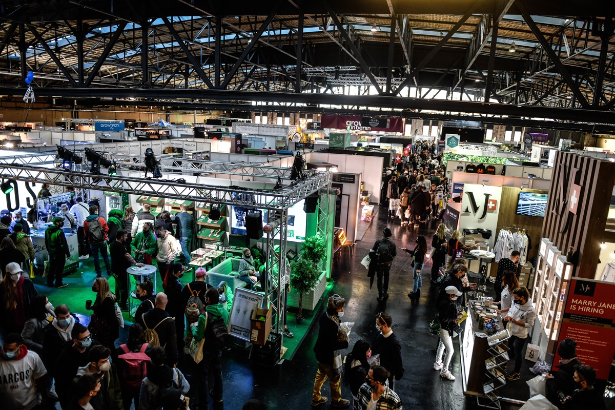 Ein Blick auf die Stände der Messe Mary Jane in Berlin.