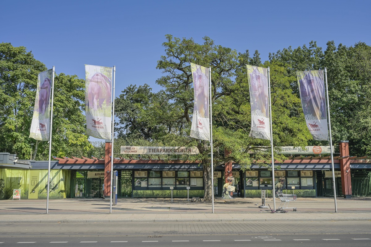 Der Eingang des Tierparks Berlin.