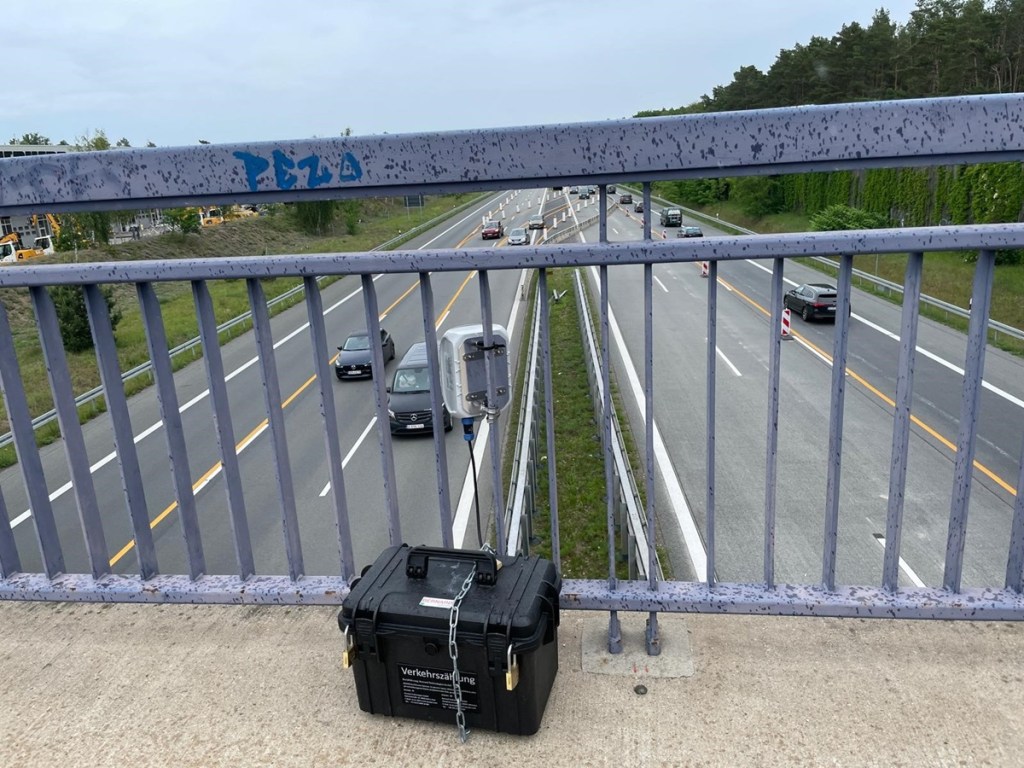 Wie auf dieser Brücke sind die Kameras oft mobil montiert.