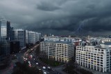 Das Wetter in Berlin und Brandenburg verdunkelt sich zu einem Gewitter.
