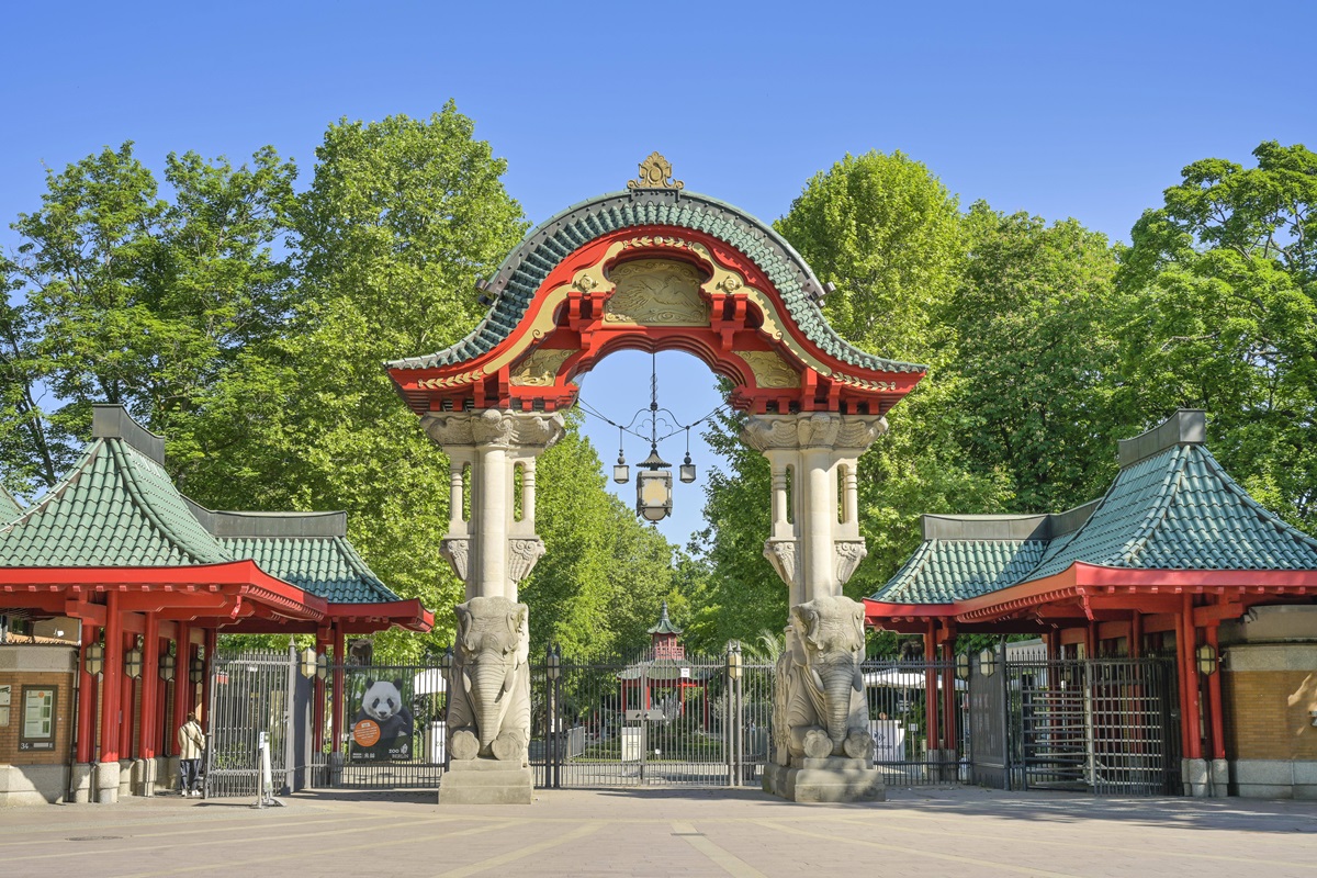 Das Eingangsportal des Zoos Berlin.