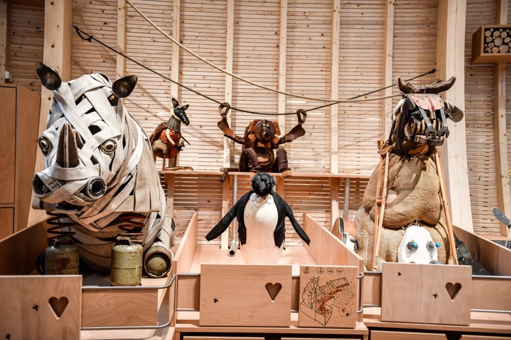 Tier-Figuren aus Holz