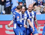 Drei Spieler von Hertha BSC jubeln.