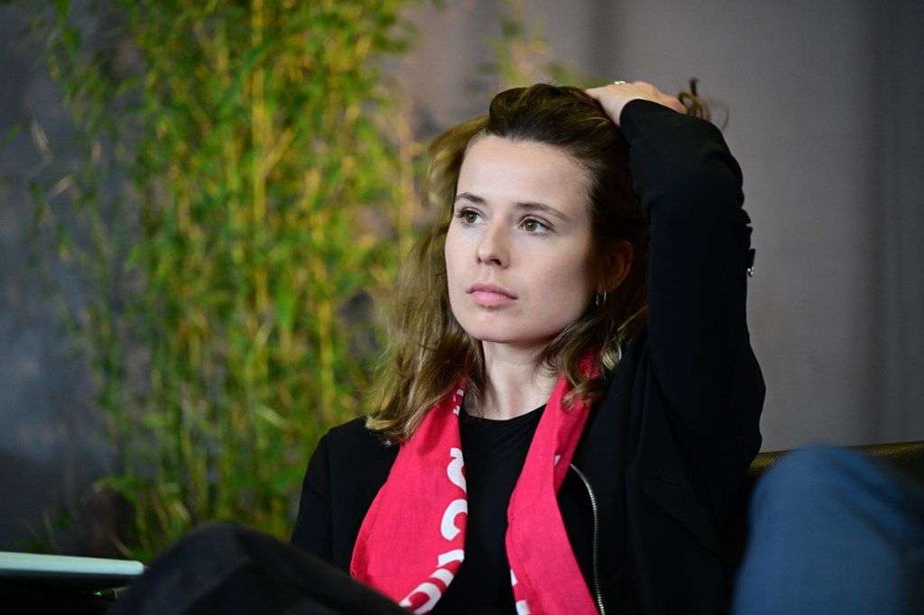 Luisa Neubauer liest Merz die Leviten