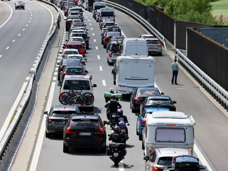 Bußgeld nach Urlaub in Frankreich, Schweiz und Co. – was Autofahrer wissen müssen