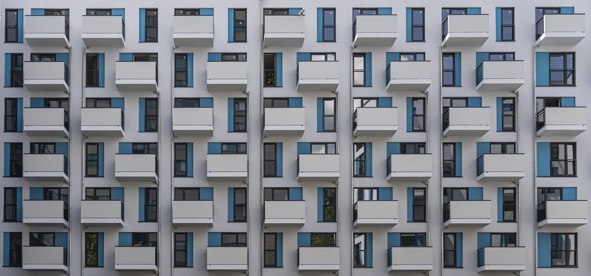 Die Fassade eines Wohnhauses, die Mieten steigen in Berlin.