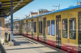 Ein Zug der S-Bahn Berlin steht in einem Bahnhof.