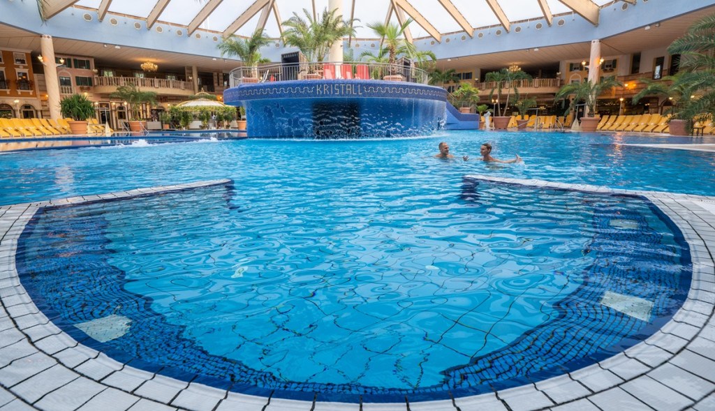 Innenpool der Kristall-Therme