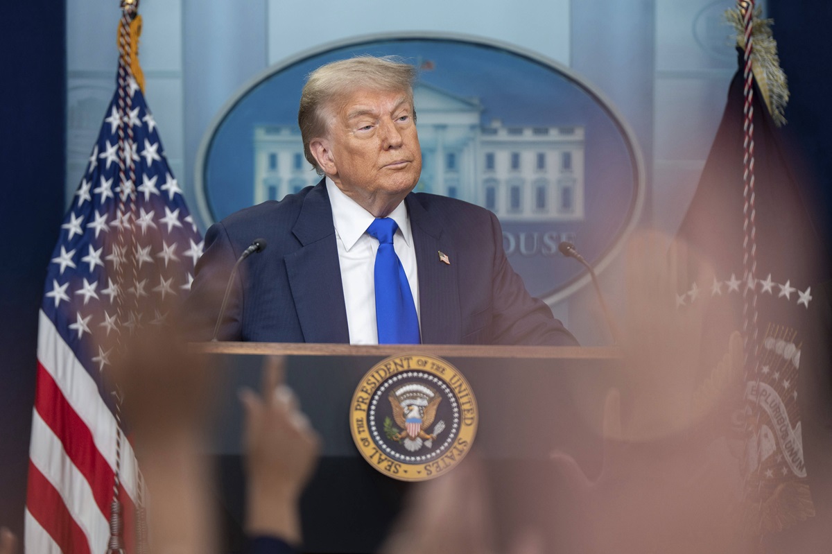 Trump lässt ihn laufen – jetzt droht ihm lebenslang! Der einstige Kapitol-Stürmer Kelley wollte angeblich FBI-Agenten töten. Doch Trumps Begnadigung schützt ihn diesmal nicht.