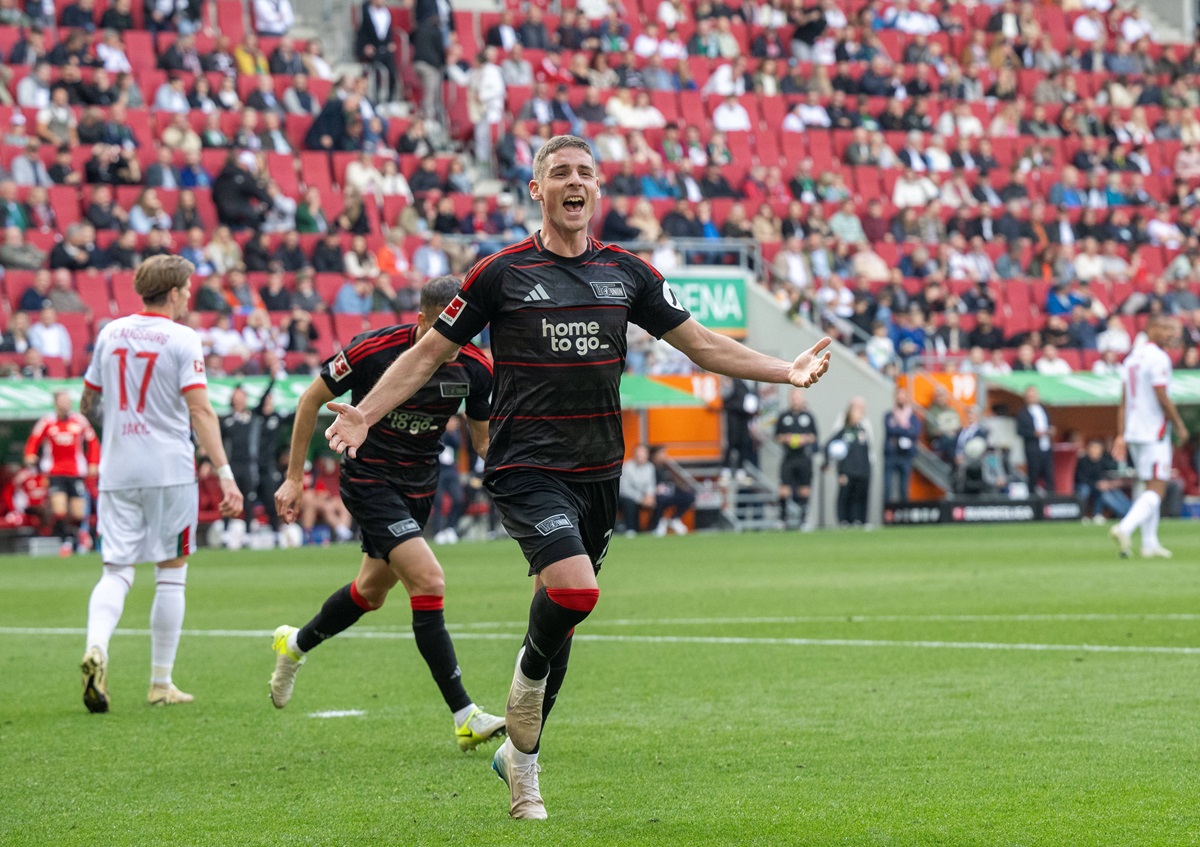 Andrej Ilic von Union Berlin jubelt.