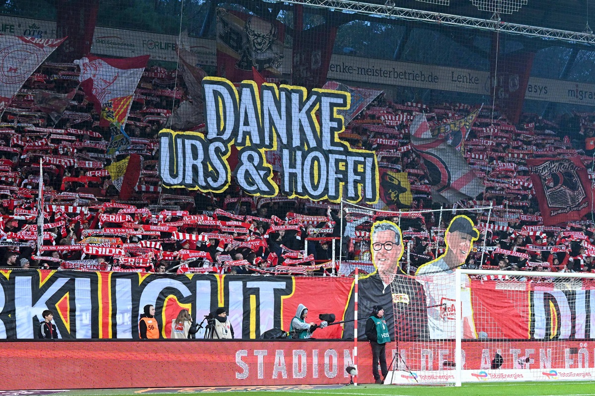 Die Fans von Union Berlin verabschieden Urs Fischer.